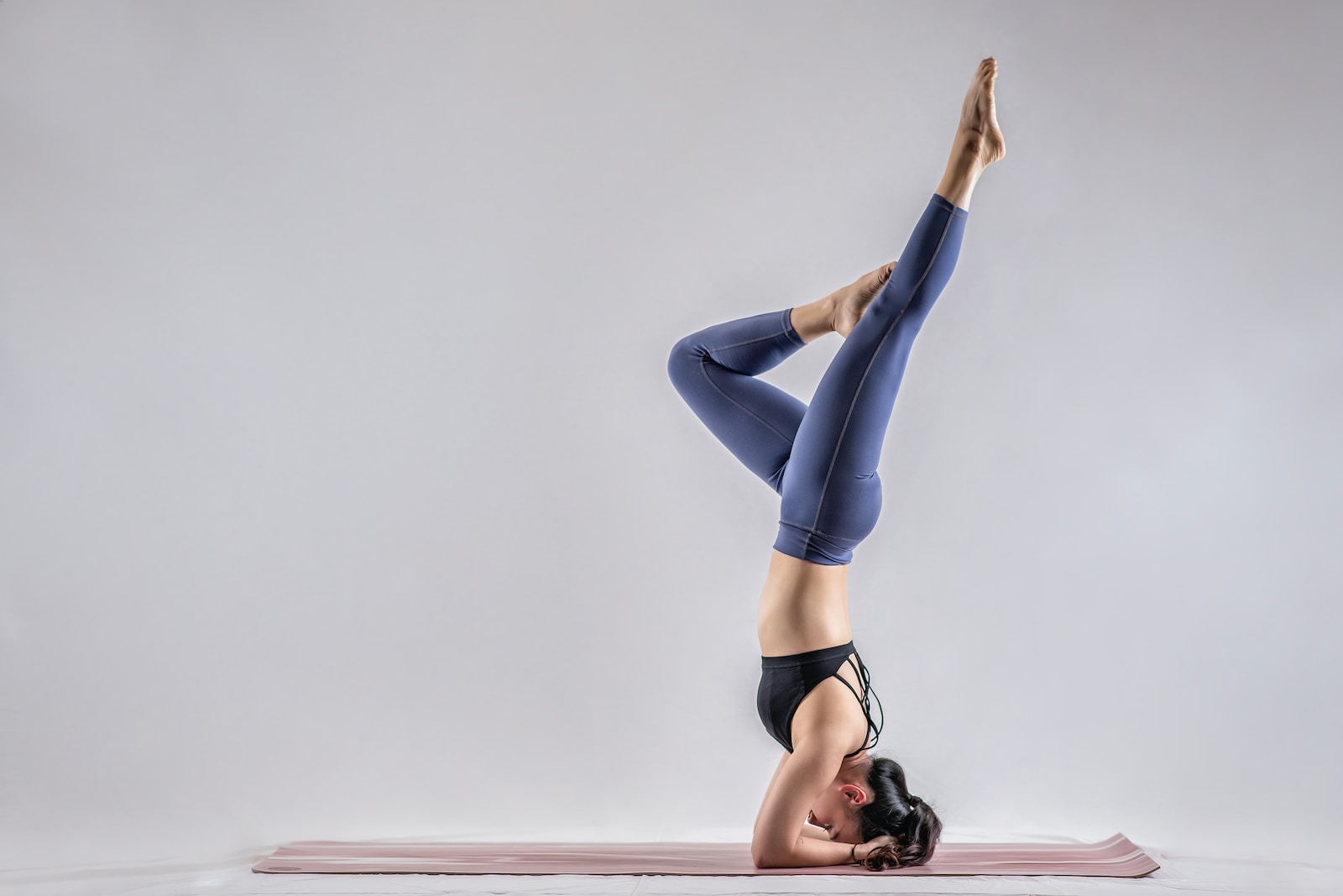 Comparing Eco-Friendly Yoga Mats: Grip, Thickness, and Sustainability